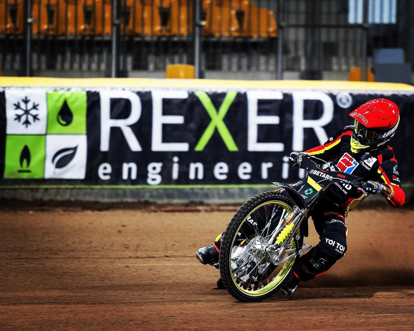   Rexer wspiera sport i lokalne pasje – nowy sezon żużlowych emocji